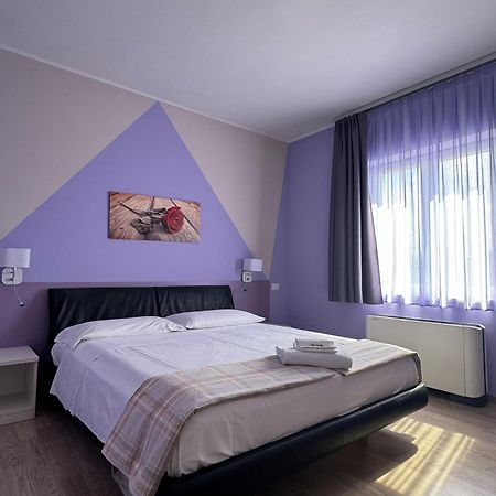 Albergo Trattoria Italia Desenzano del Garda Bagian luar foto