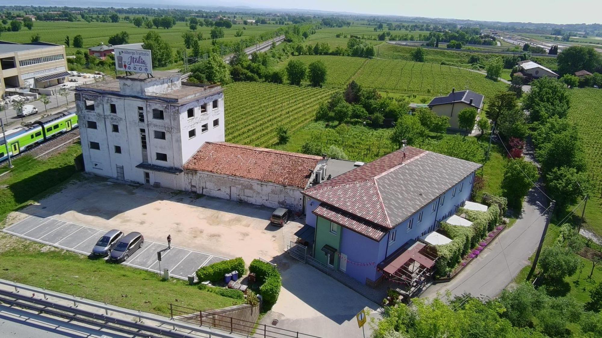 Albergo Trattoria Italia Desenzano del Garda Bagian luar foto