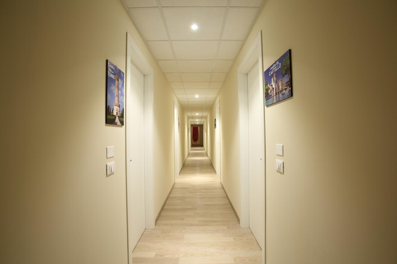 Albergo Trattoria Italia Desenzano del Garda Bagian luar foto