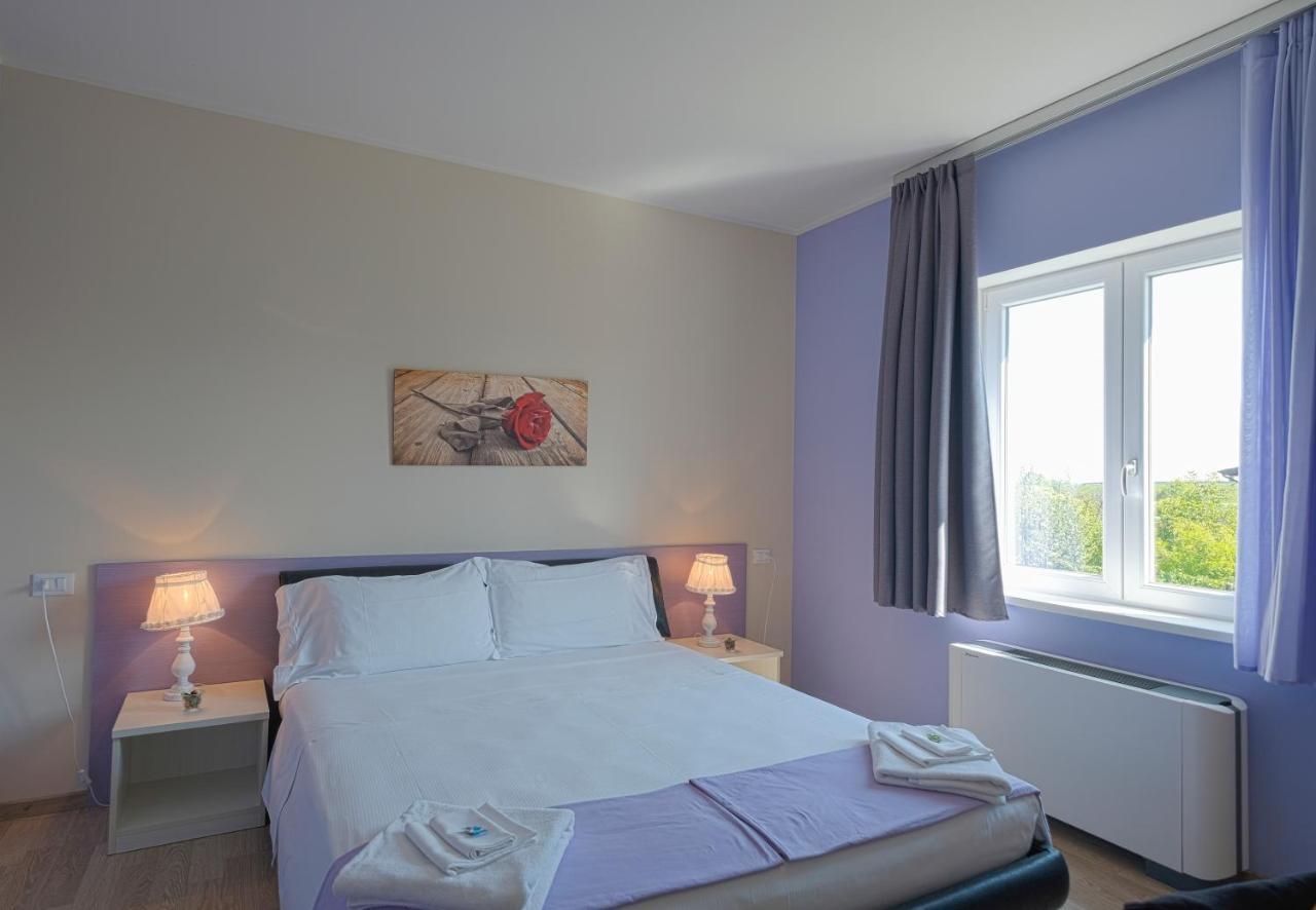 Albergo Trattoria Italia Desenzano del Garda Bagian luar foto