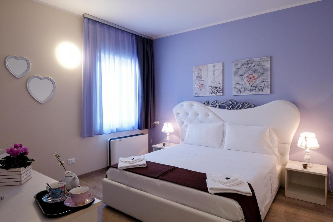 Albergo Trattoria Italia Desenzano del Garda Bagian luar foto