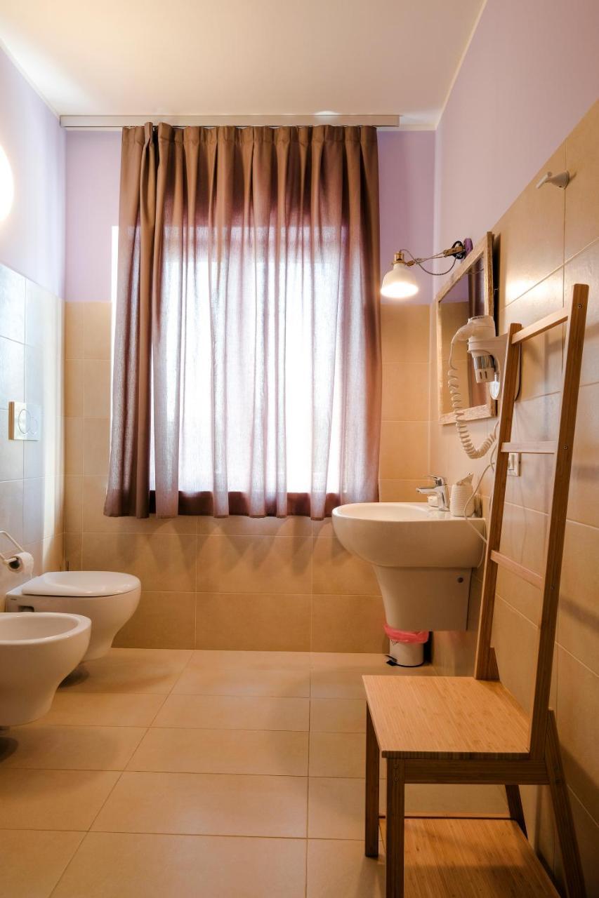 Albergo Trattoria Italia Desenzano del Garda Bagian luar foto