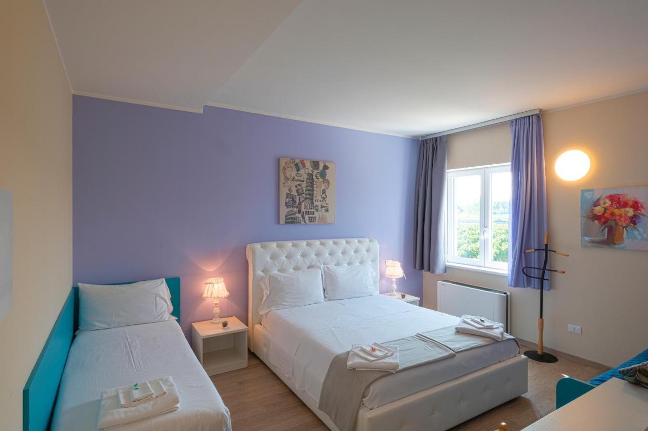 Albergo Trattoria Italia Desenzano del Garda Bagian luar foto